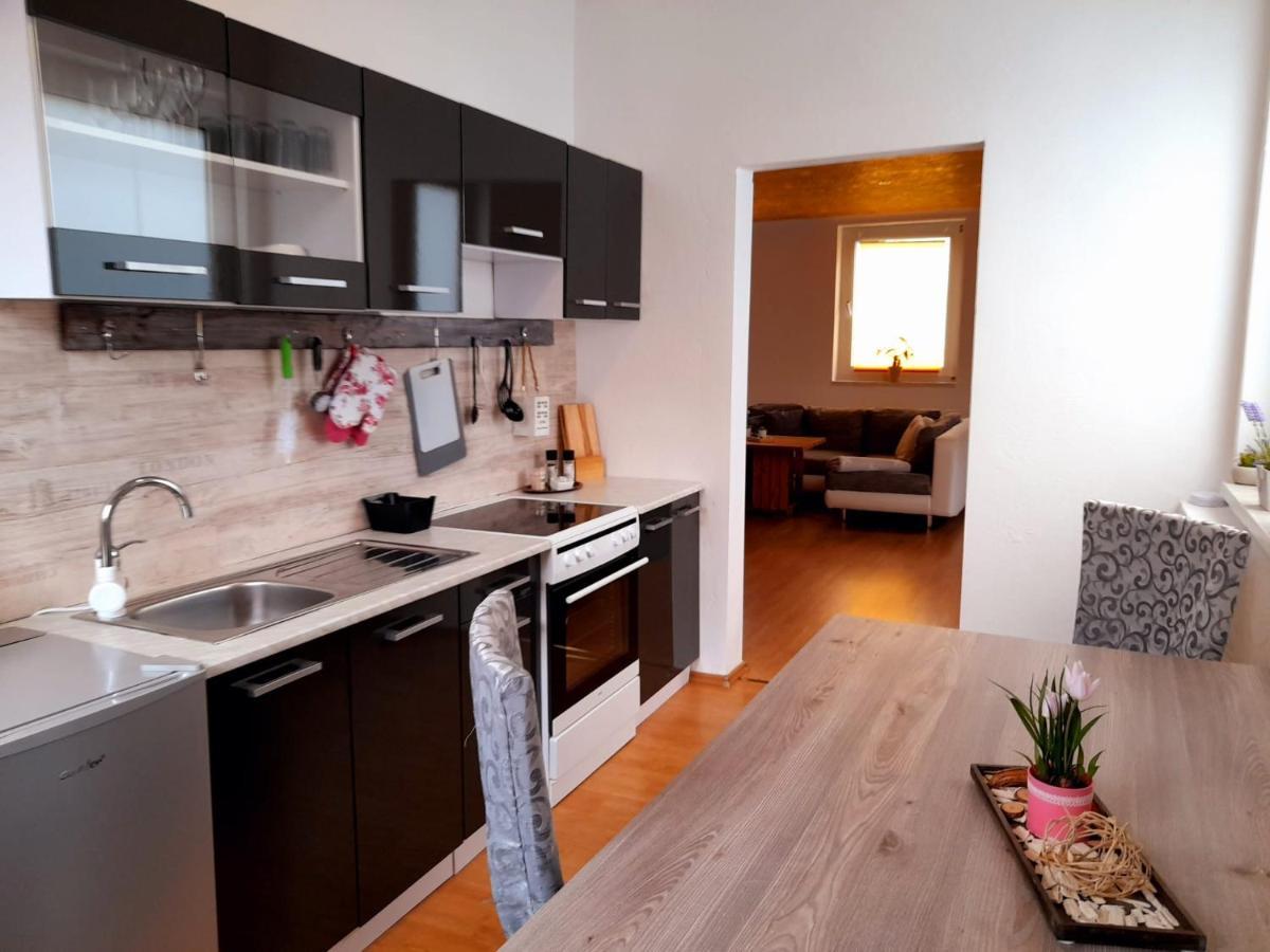Willkommen In Dem Luftkurort Und Kaesestadt Nieheim Rennstrecke 4Km Entfernt Fewo1 Exterior foto